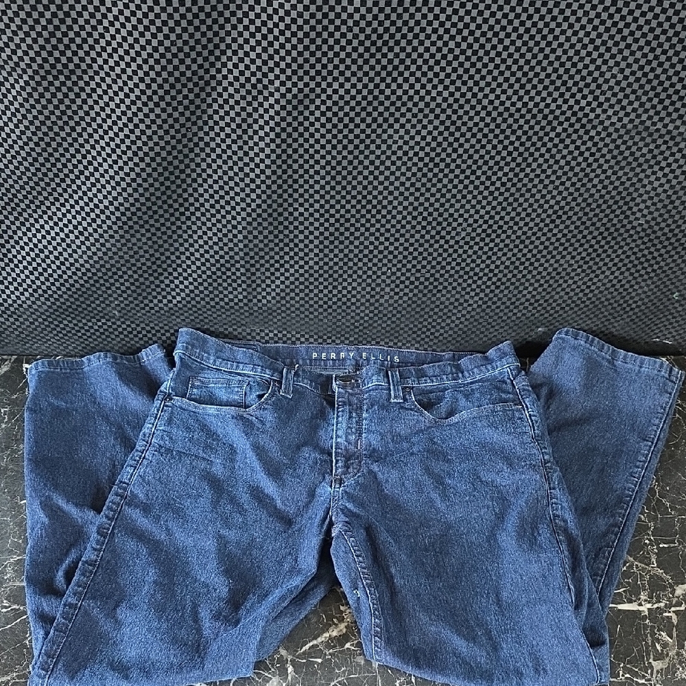 Perry Ellis Men's Deep Blue Relaxed Jeans